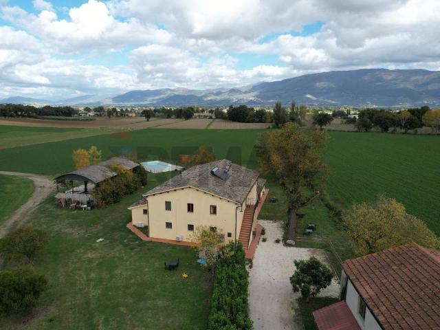 Rustico in vendita a Castel Ritaldi, Umbria