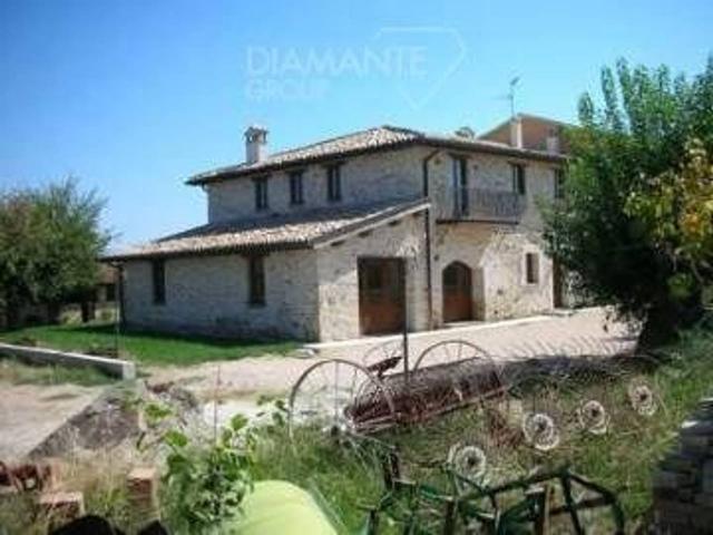 Rustico in vendita a Castel Ritaldi, Umbria