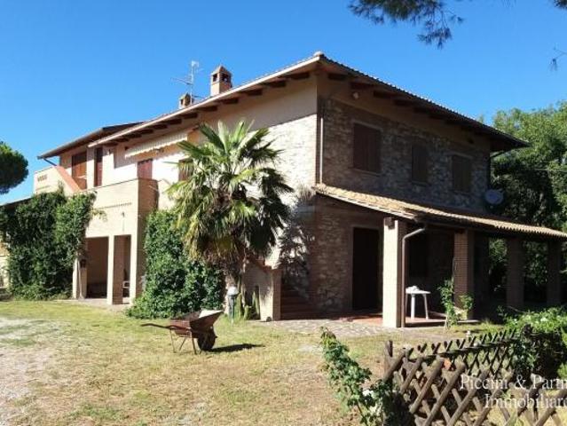 Locale Commerciale in vendita a Gioiella, Umbria