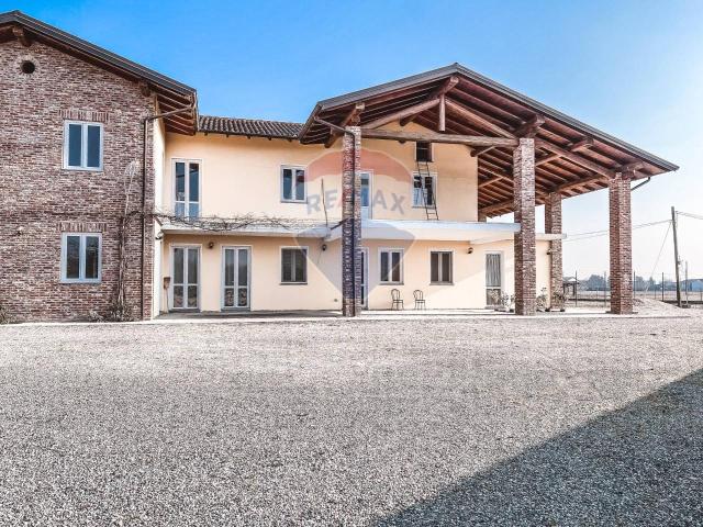 Rustico in vendita a Robbio, Lombardia