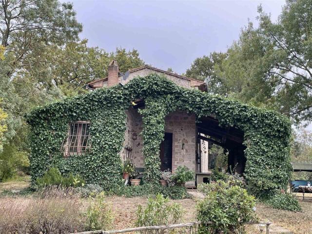 Rustico in vendita a Unione dei Comuni Montani Amiata Grossetana, Roccalbegna