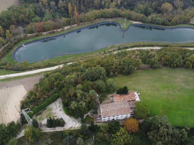 Rustico in vendita a Castel San Pietro, San Severino Marche