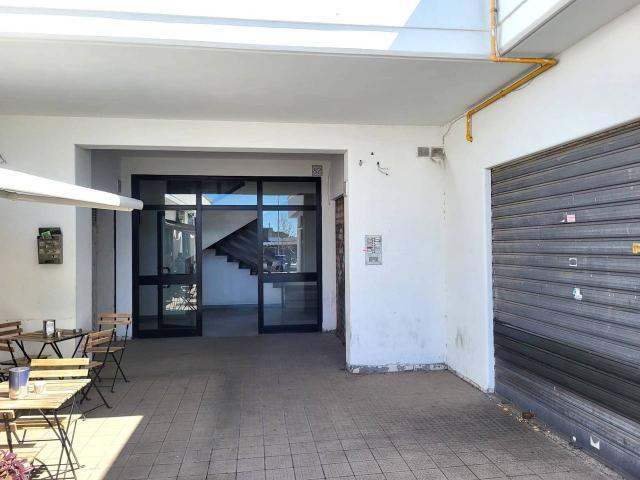 Locale Commerciale in affitto a Axa, Roma Capitale