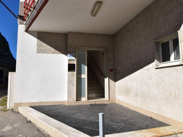 Locale Commerciale in affitto a Sassano, Campania