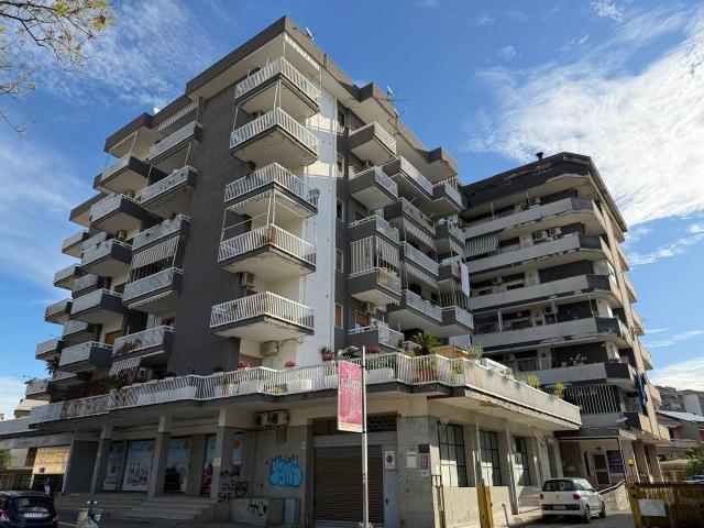Locale Commerciale in vendita a Rione Serroni, Olevano Sul Tusciano