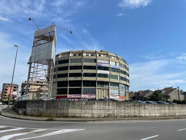 Locale Commerciale in vendita a Olevano Sul Tusciano, Campania
