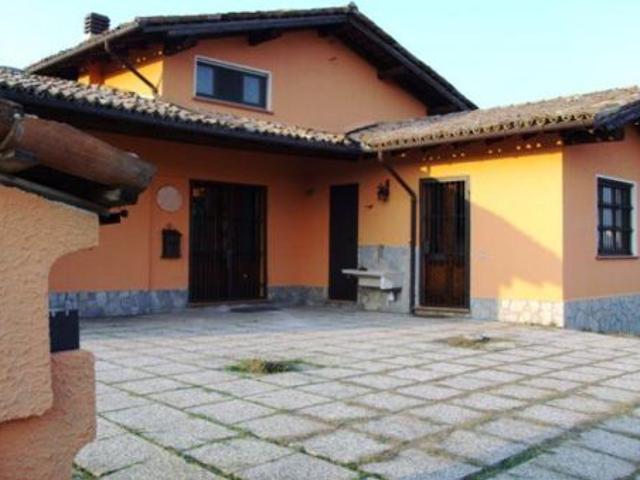 Locale Commerciale in vendita a Casteggio, Lombardia