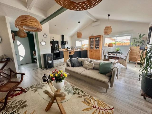 Maison vente à Azur, Plantecoude
