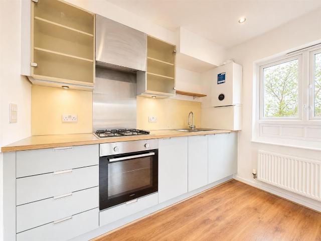 Apartment for rent in Lower Feltham, Greater London