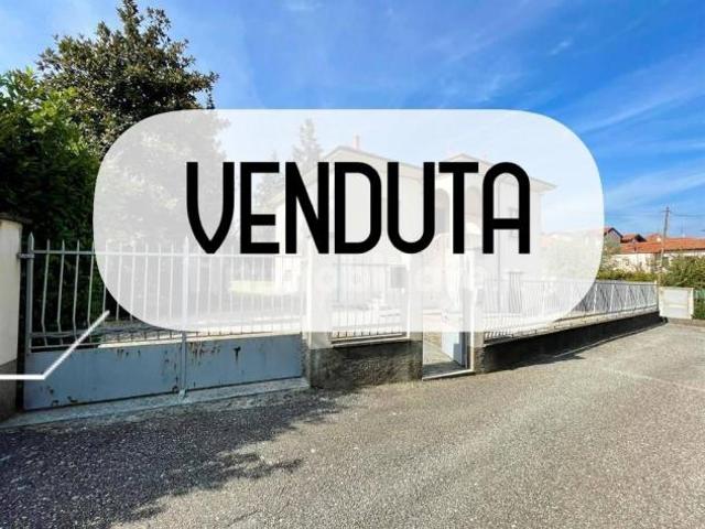 Villa Indipendente in vendita a Azzate, Lombardia