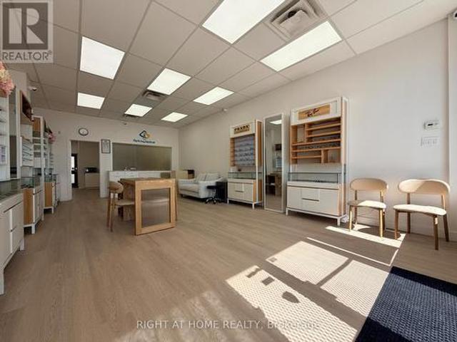 Commercial for rent in York, Ontario