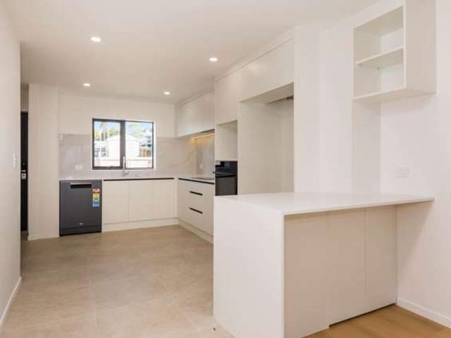 Townhouse for rent in Wairau Valley