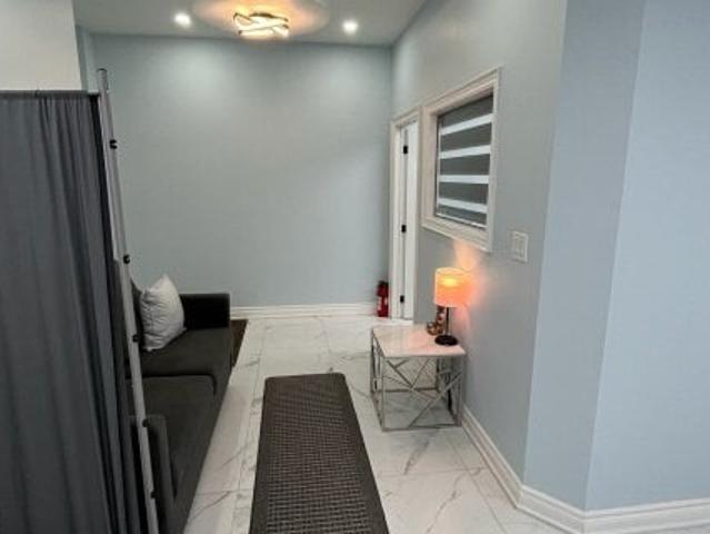 Office for sale in Georgina, Ontario