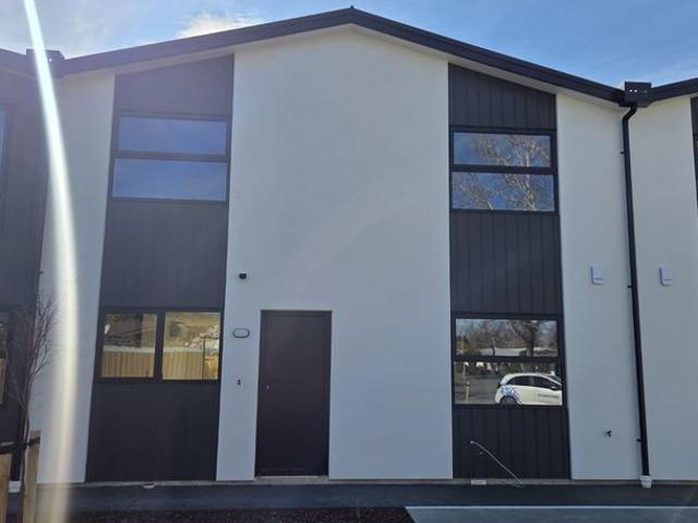 Apartment for rent in Chaslands, Canterbury