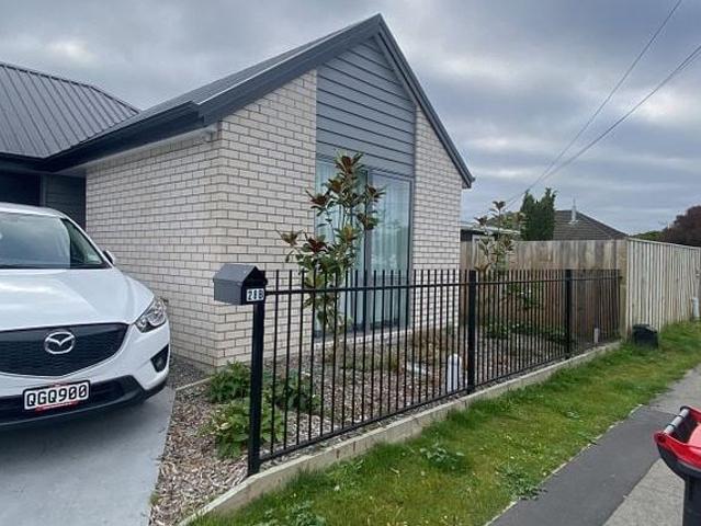Apartment for rent in Chaslands, Canterbury