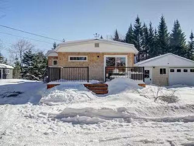 House for sale in Hatchet Lake, Nova Scotia
