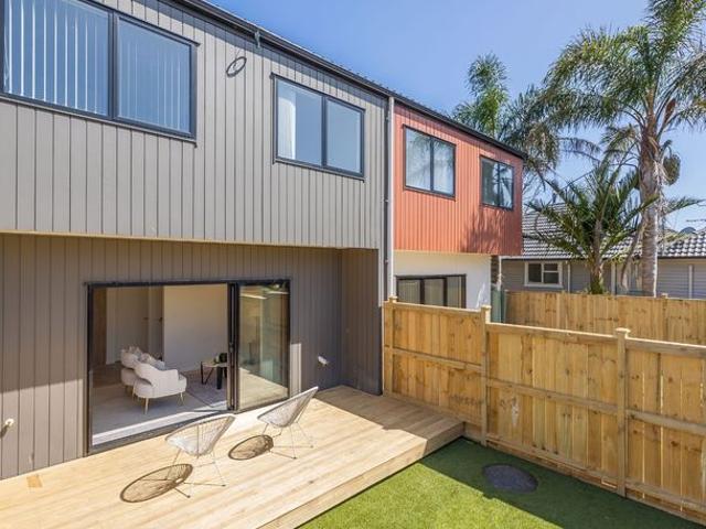 House for rent in Point England, Oroua County
