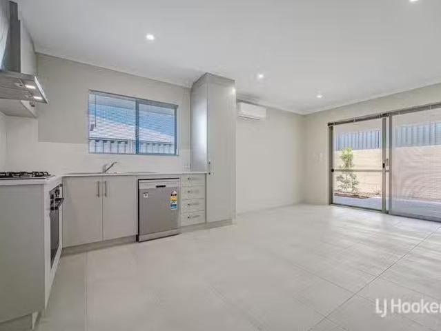 House for rent in Madora Bay