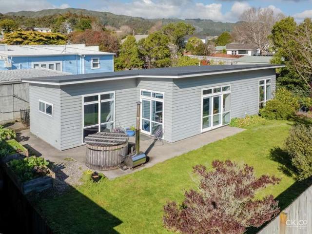 House for sale in Days Bay, Wellington