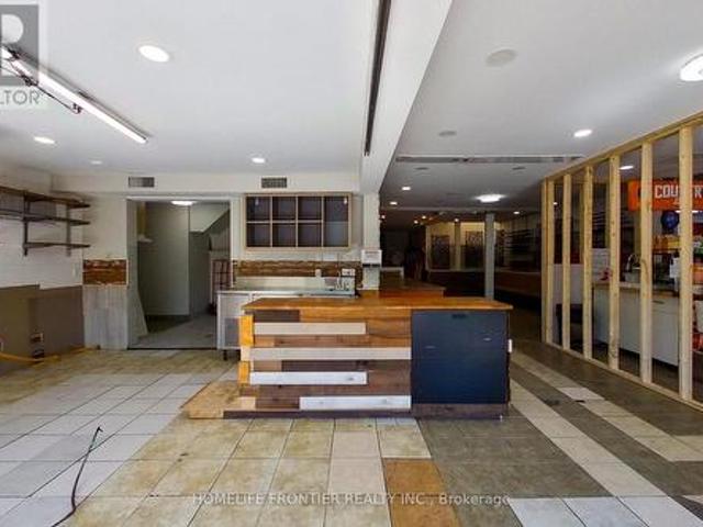 Commercial for rent in Innisfil, Ontario