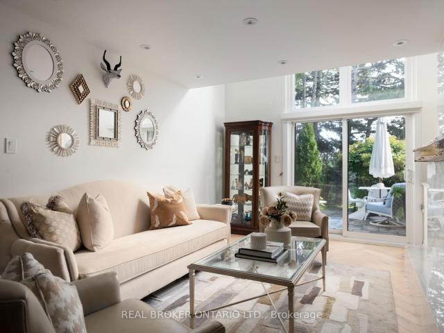 Condo for sale in Toronto—St. Paul's, Toronto