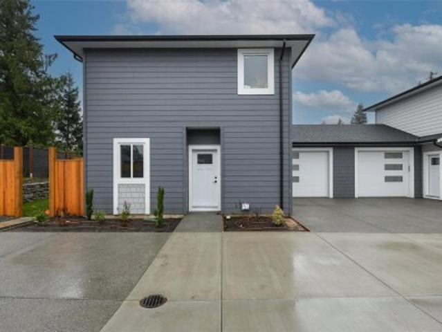 Duplex for sale in Comox, British Columbia