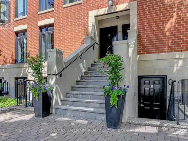Townhouse for sale in Ottawa
