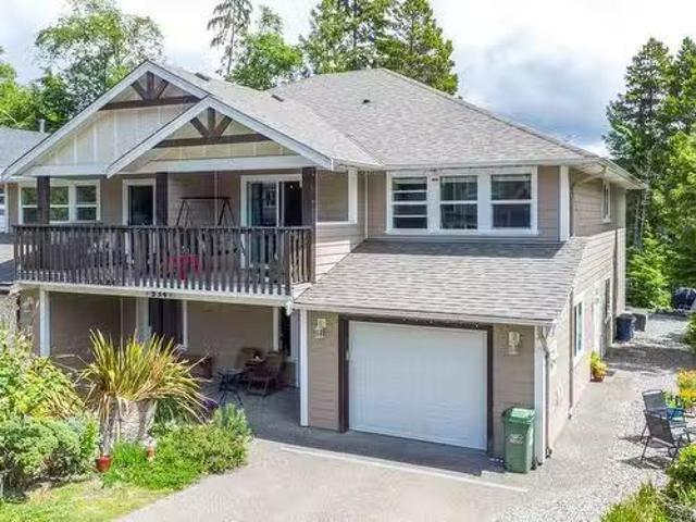 House for sale in Clayoquot, British Columbia