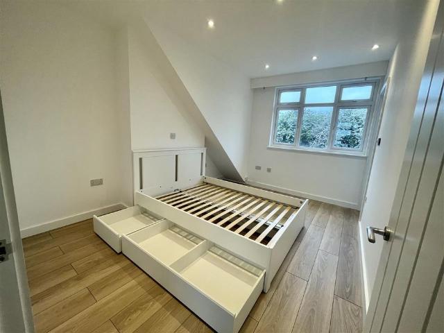 Apartment for rent in Lane, Greater London