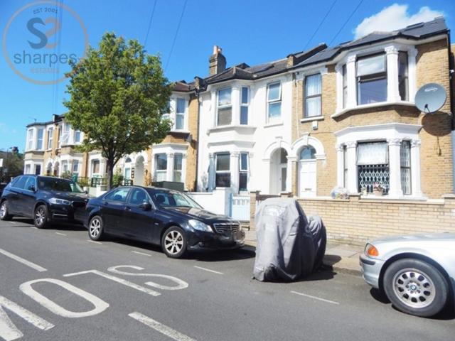 Apartment for rent in Furzedown, Greater London