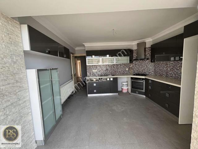 Akhisar, Manisa içerisinde satılık mülk