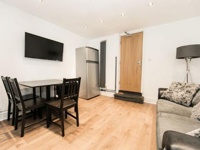 House for rent in Woodhouse Cliff, Leeds