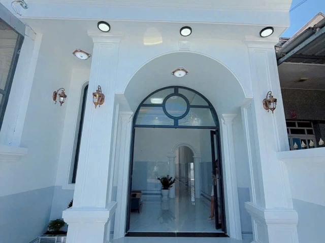 Nhà mặt phố bán