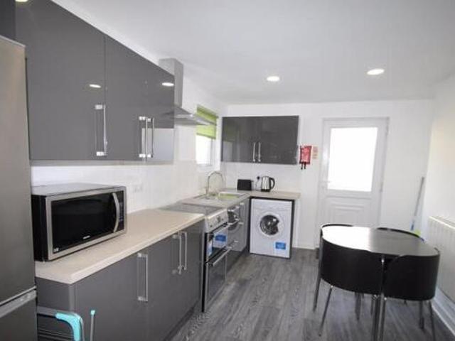 House for rent in Follaton, Strode