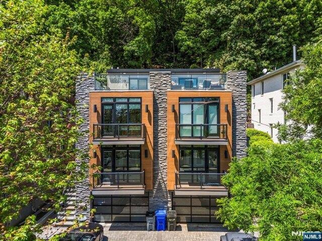 House for sale in Edgewater