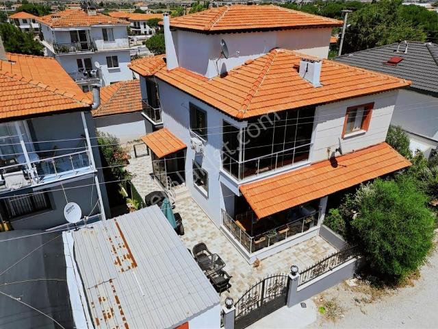 Foça, Kazım Dirik Mahallesi içerisinde kiralık Villa
