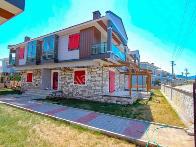 Foça, İzmir içerisinde kiralık Villa