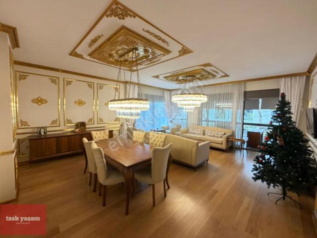 Kadiköy, İstanbul içerisinde kiralık mülk
