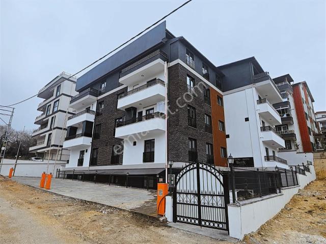 İzmit, Kocaeli içerisinde satılık mülk