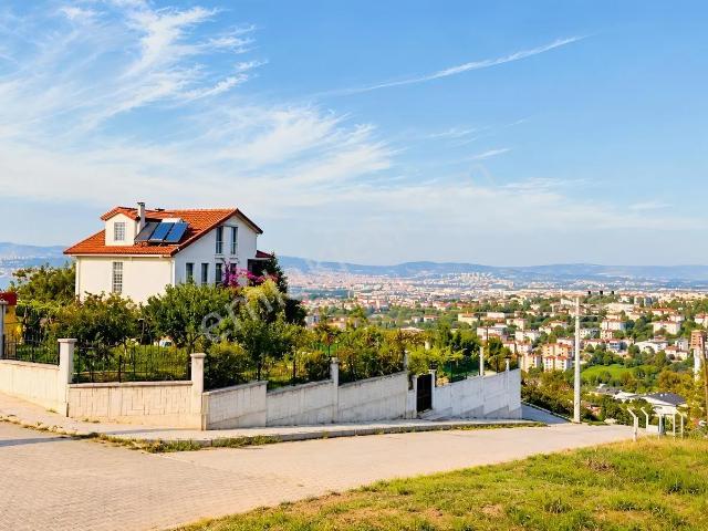 Karşıyaka, Başiskele içerisinde kiralık mülk