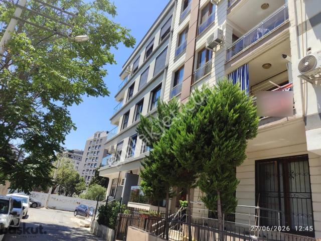 Karşiyaka, İzmir içerisinde satılık mülk
