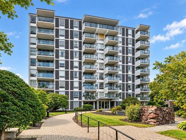 Condo for sale in North Brookline, Brookline
