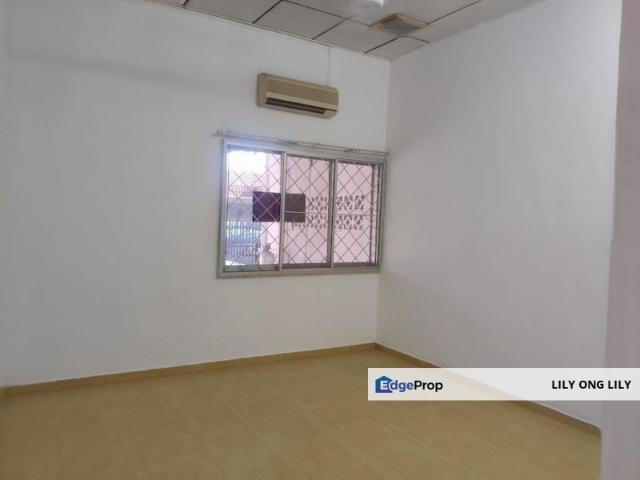 House for sale in Malaka