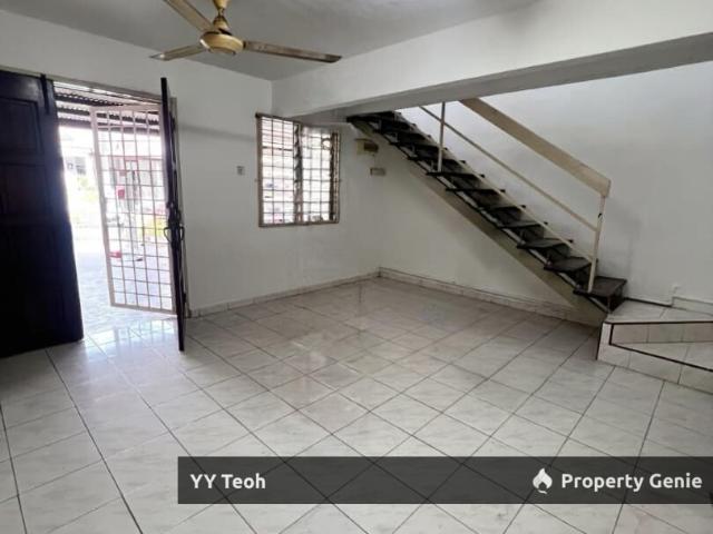 Terraced House for sale in Malaka