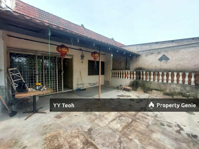 Terraced House for sale in Malaka