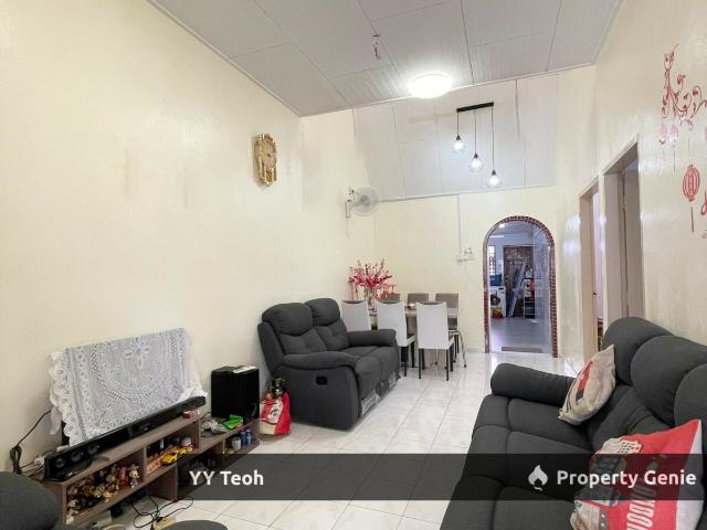 Terraced House for sale in Malaka