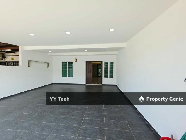 Terraced House for sale in Malaka