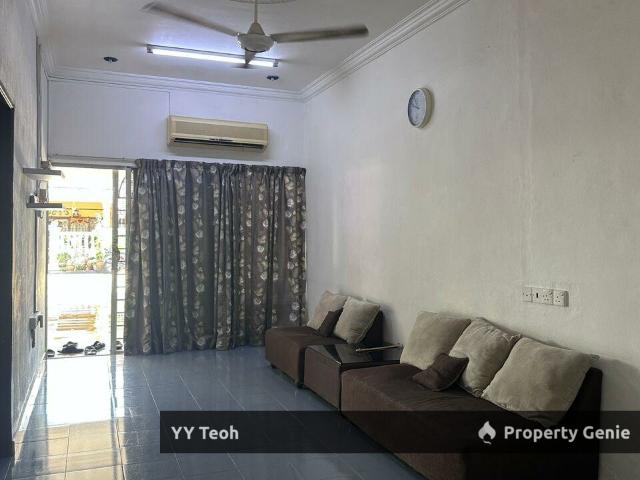 Terraced House for sale in Malaka