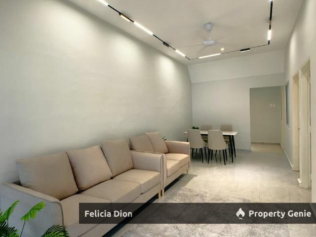 Terraced House for sale in Malaka