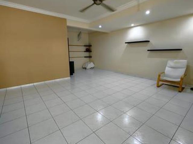 Terraced House for sale in Malaka